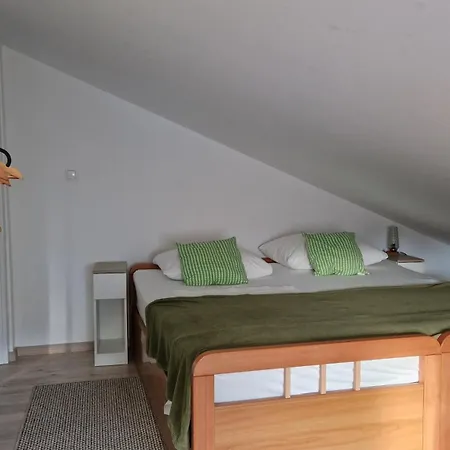 Na Otoku Krku Blizu Plaže * Čižići
