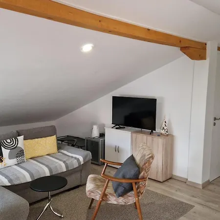 Na Otoku Krku Blizu Plaže *